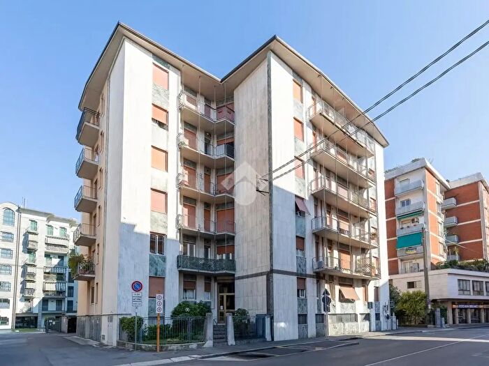 Appartamento trilocale in vendita in Via Vittore Ghislandi, Bergamo