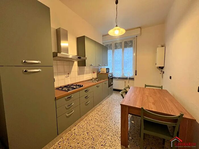 Appartamento con 5 locali in affitto in Via Andrea del Sarto, Genova