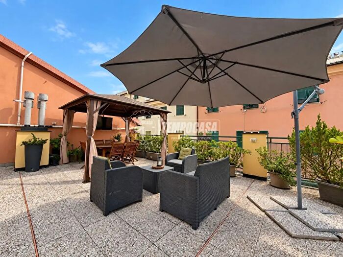 Appartamento trilocale in vendita in Via Ursone da Sestri, Genova