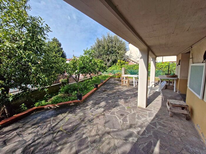 Appartamento con 12 locali in vendita in Campiglia Marittima