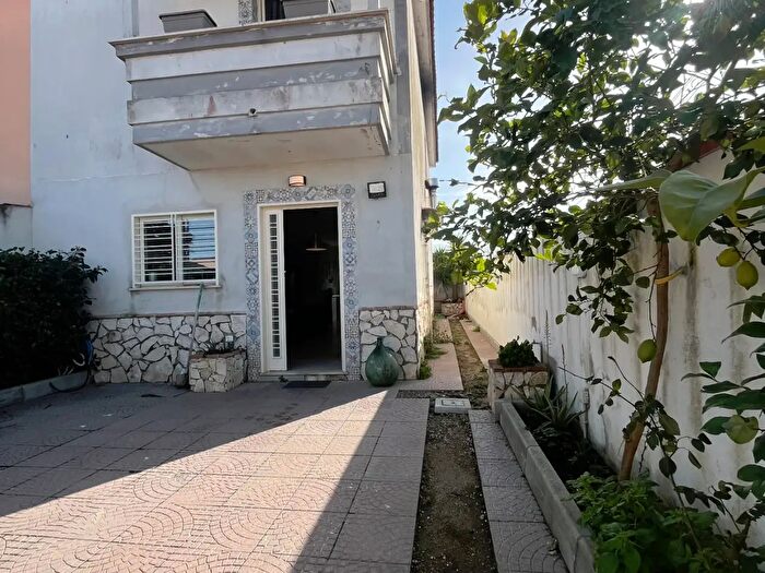 Casa quadrilocale in vendita in Via Modica, Castel Volturno