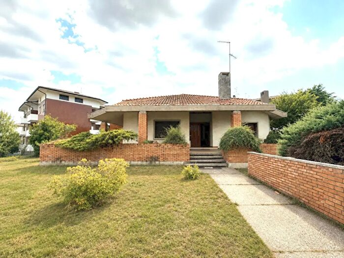 Casa con 5 locali in vendita in Via Colugna, Udine