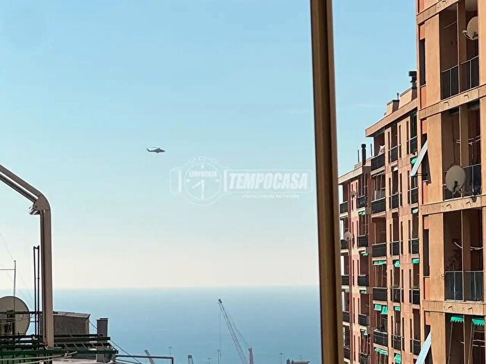 Appartamento trilocale in vendita in Genova