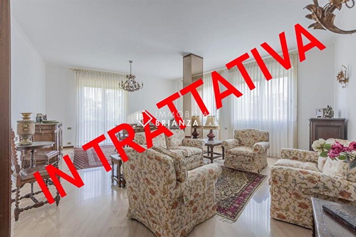 Appartamento con 5 locali in vendita in Via San Gottardo, Monza