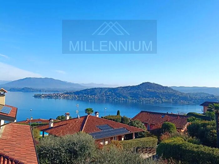 Casa con 6 locali in vendita in Via Ghevio, Meina