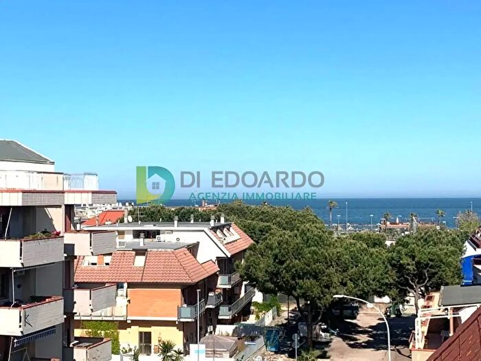 Appartamento trilocale in vendita in Via Flavio Gioia, Martinsicuro