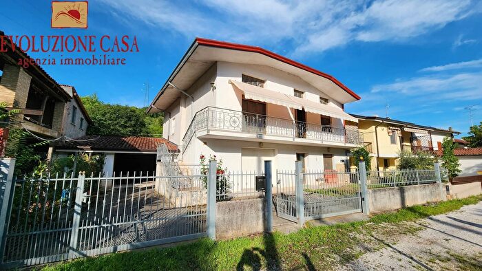 Casa con 6 locali in vendita in SErmacora, Fogliano Redipuglia