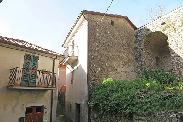Casa trilocale in vendita in Bagnone