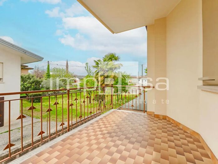 Appartamento con 6 locali in vendita in Via Garibaldi, Santa Lucia Di Piave