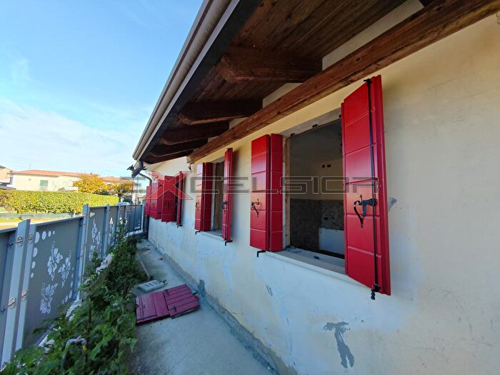 Casa trilocale in vendita in Via G Matteotti N Bis Cavarzere Ve, Cona