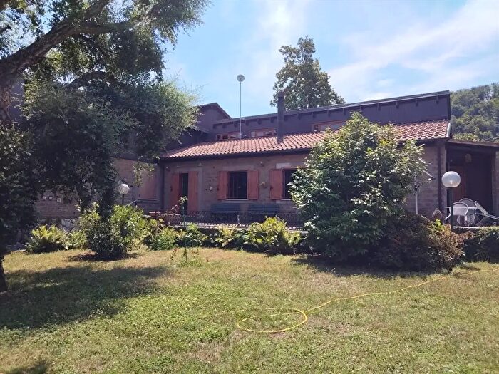 Casa con 10 locali in vendita in Via dei Faggi, Ronciglione