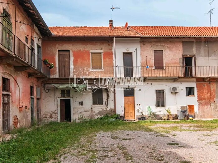 Casa bilocale in vendita in Via Cascina Malpaga, Uboldo