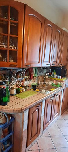 Casa con 5 locali in vendita in Montelabbate