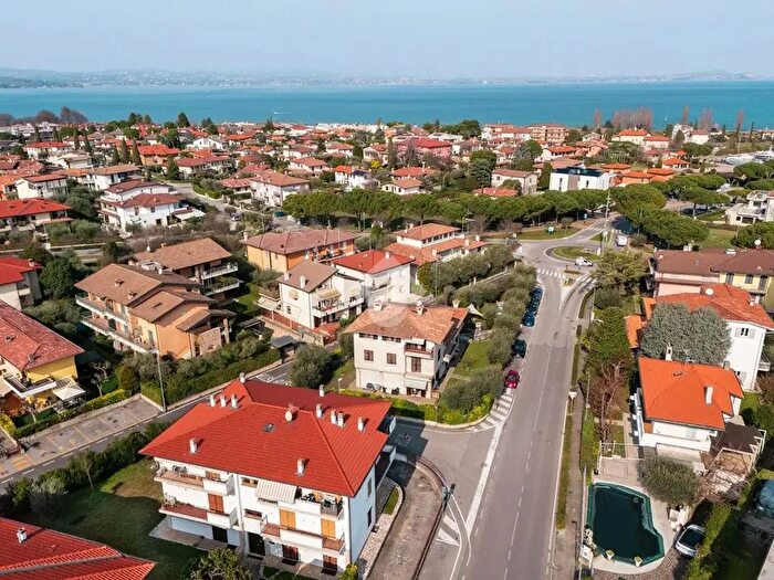 Appartamento quadrilocale in vendita in Via Roma, Sirmione