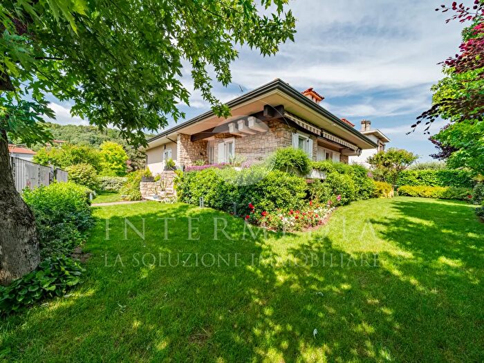 Casa con 8 locali in vendita in Via Veneto, Rezzato