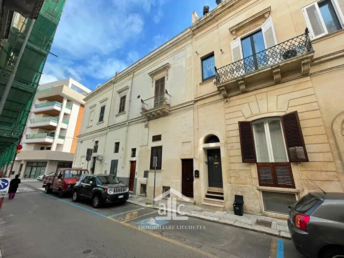 Appartamento con 5 locali in vendita in Via Pisanelli, Lecce