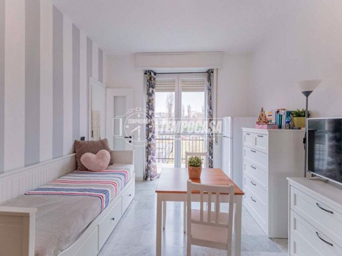 Appartamento monolocale in affitto in Via Trevi, Dergano, Milano
