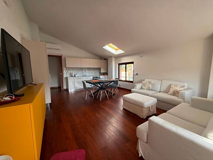 Appartamento quadrilocale in affitto in Via Duca della Vittoria, Pietrasanta