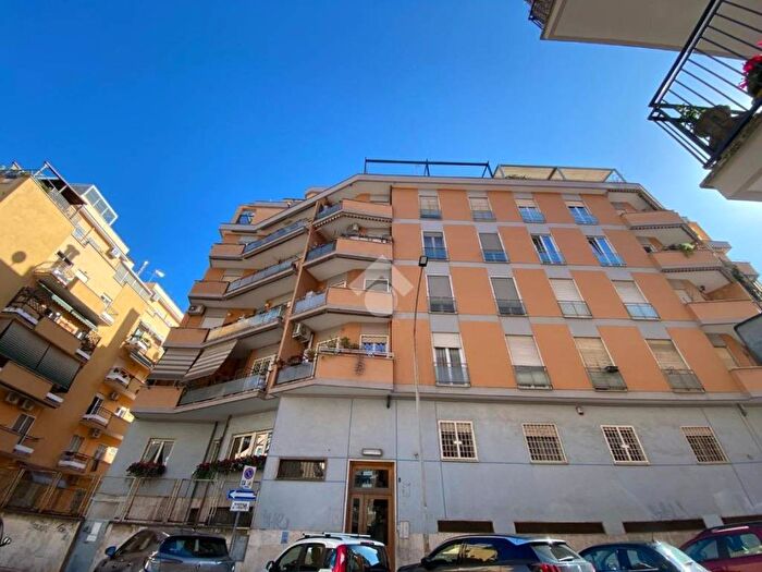 Appartamento trilocale in vendita in Via Giacomo Fvaretto, Ardeatino Montagnola, Roma