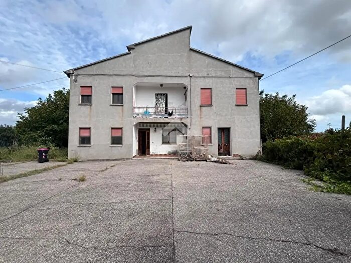 Casa con 8 locali in vendita in Via Coette Basse, Cavarzere