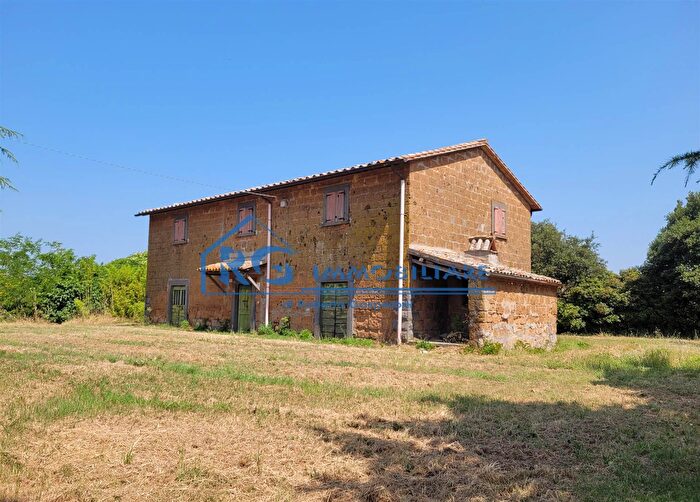Casa quadrilocale in vendita in Loc S Caterina, Lubriano