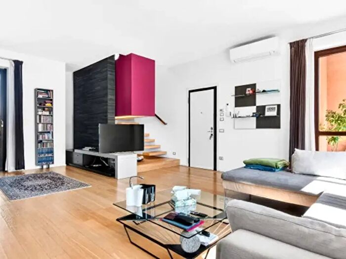 Appartamento quadrilocale in vendita in Via Sciesa, Carate Brianza