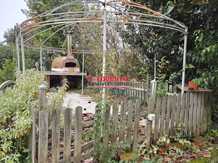 Casa con 6 locali in vendita in Via dei Fiori, Pescia