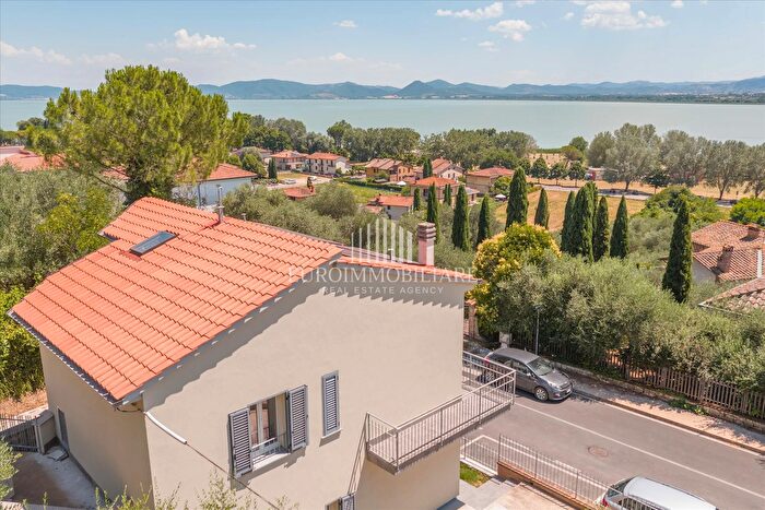 Casa con 7 locali in vendita in Via Bruno Buozzi, Castiglione Del Lago