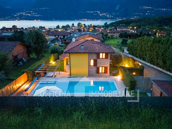 Casa con 5 locali in vendita in Via al Guado, Colico