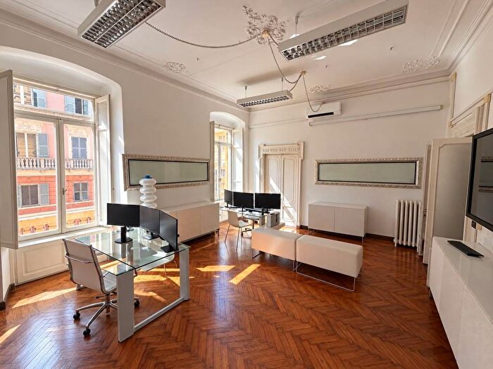 Appartamento con 6 locali in affitto in Via San Pier d'Arena, Sampierdarena, Genova