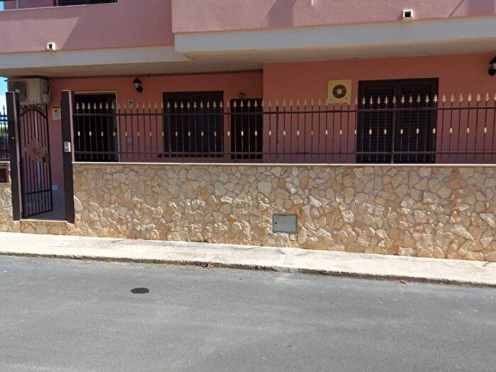 Appartamento con 6 locali in affitto in Centro, Santa Croce Camerina