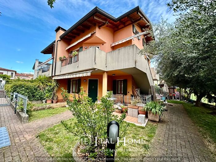 Casa con 13 locali in vendita in Via Rossini, Bussolengo