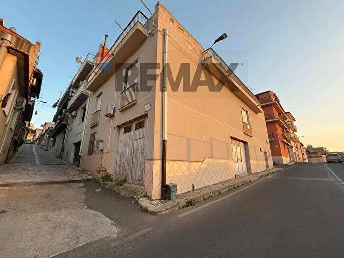 Casa con 6 locali in vendita in Via Tasso, Comiso