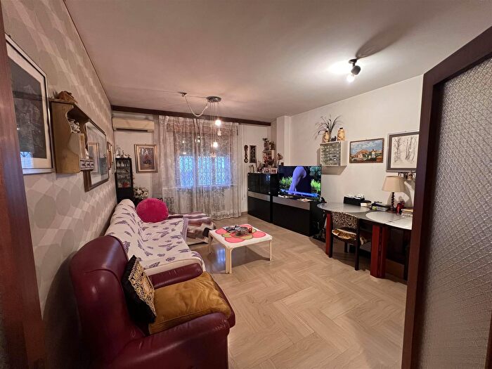 Appartamento con 5 locali in vendita in Modena