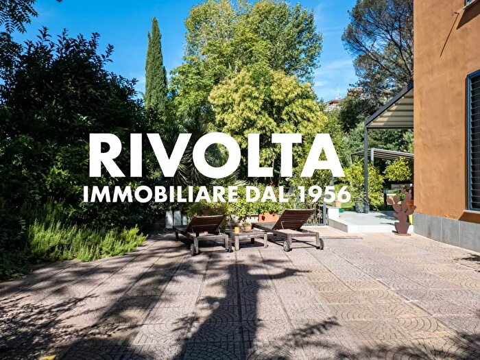 Casa con 8 locali in vendita in Viale Cortina dAmpezzo, Roma