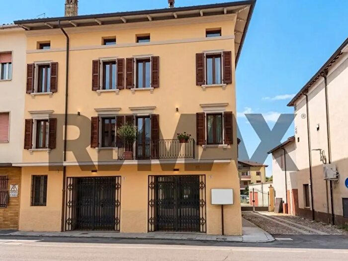 Casa con 9 locali in vendita in Piazza Cervi, Gattatico