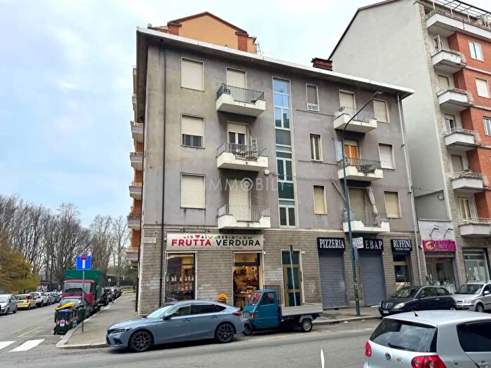 Appartamento trilocale in vendita in Via Vincenzo Lancia, Torino