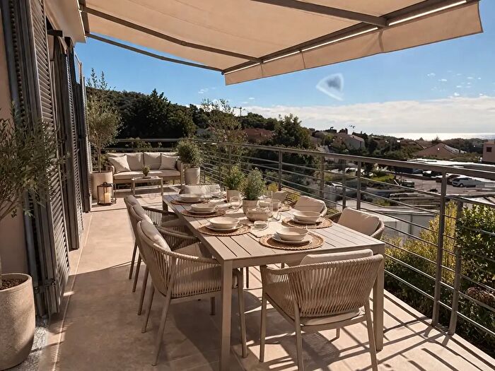 Appartamento trilocale in vendita in Via Bulasce, Loano