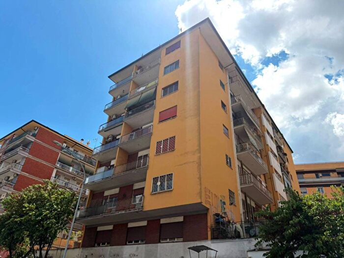 Appartamento bilocale in affitto in Via Tuscolana, Appio Claudio Statuario, Roma