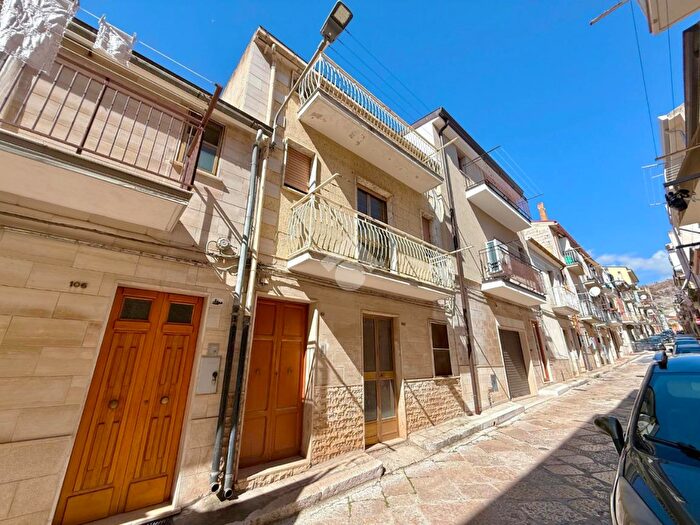 Casa trilocale in vendita in Via Armando Diaz, San Giovanni Rotondo