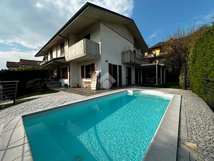 Casa quadrilocale in vendita in Via Monte Grappa, Albano SantAlessandro