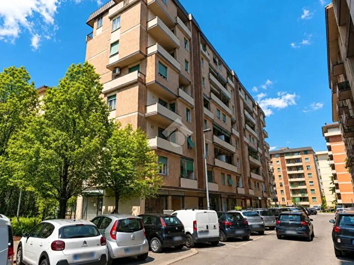 Appartamento quadrilocale in vendita in Via Bisenzio, Firenze