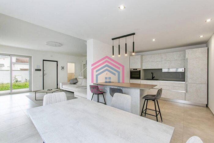 Casa con 5 locali in vendita in Via Viterbo, Anzio