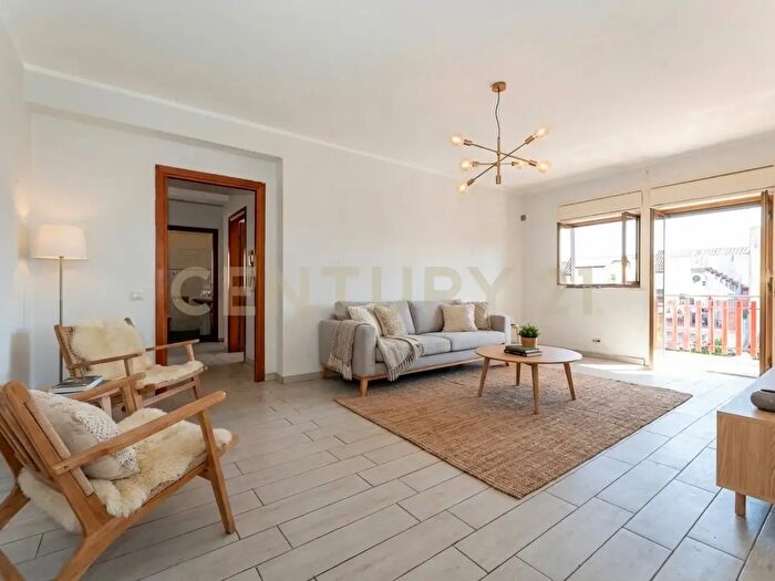 Appartamento trilocale in vendita in Via Firenze, Aci Castello