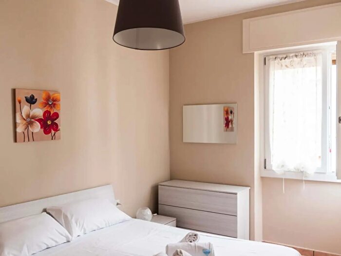 Appartamento monolocale in affitto in Via Meloria, Milano