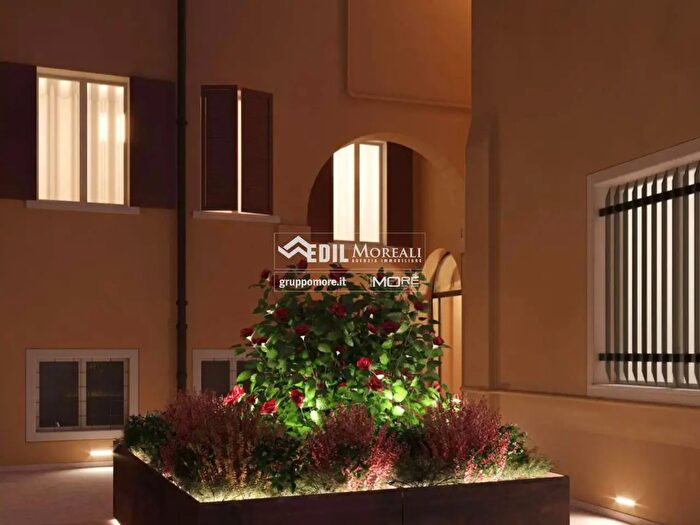 Appartamento quadrilocale in vendita in Via Coltellini, Modena