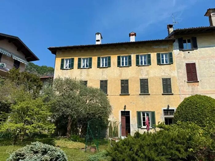 Appartamento quadrilocale in vendita in Via Ugo Ricci, Tremezzina