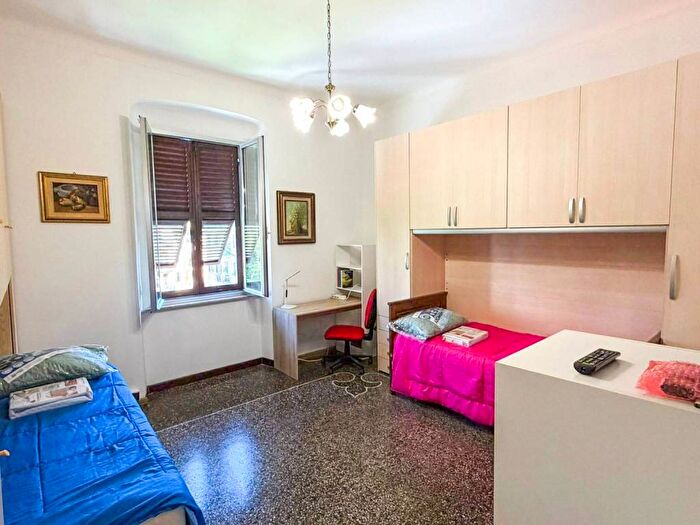 Appartamento trilocale in affitto in Via Monticelli, Marassi, Genova