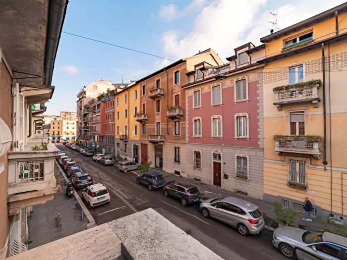 Casa quadrilocale in affitto in Via Francesco Reina, Argonne Corsica, Milano