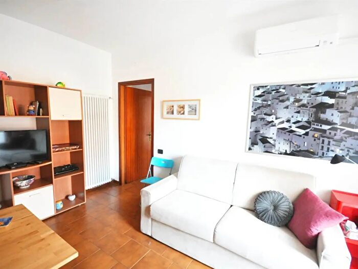 Appartamento trilocale in affitto in Via Gozzano, Lerici